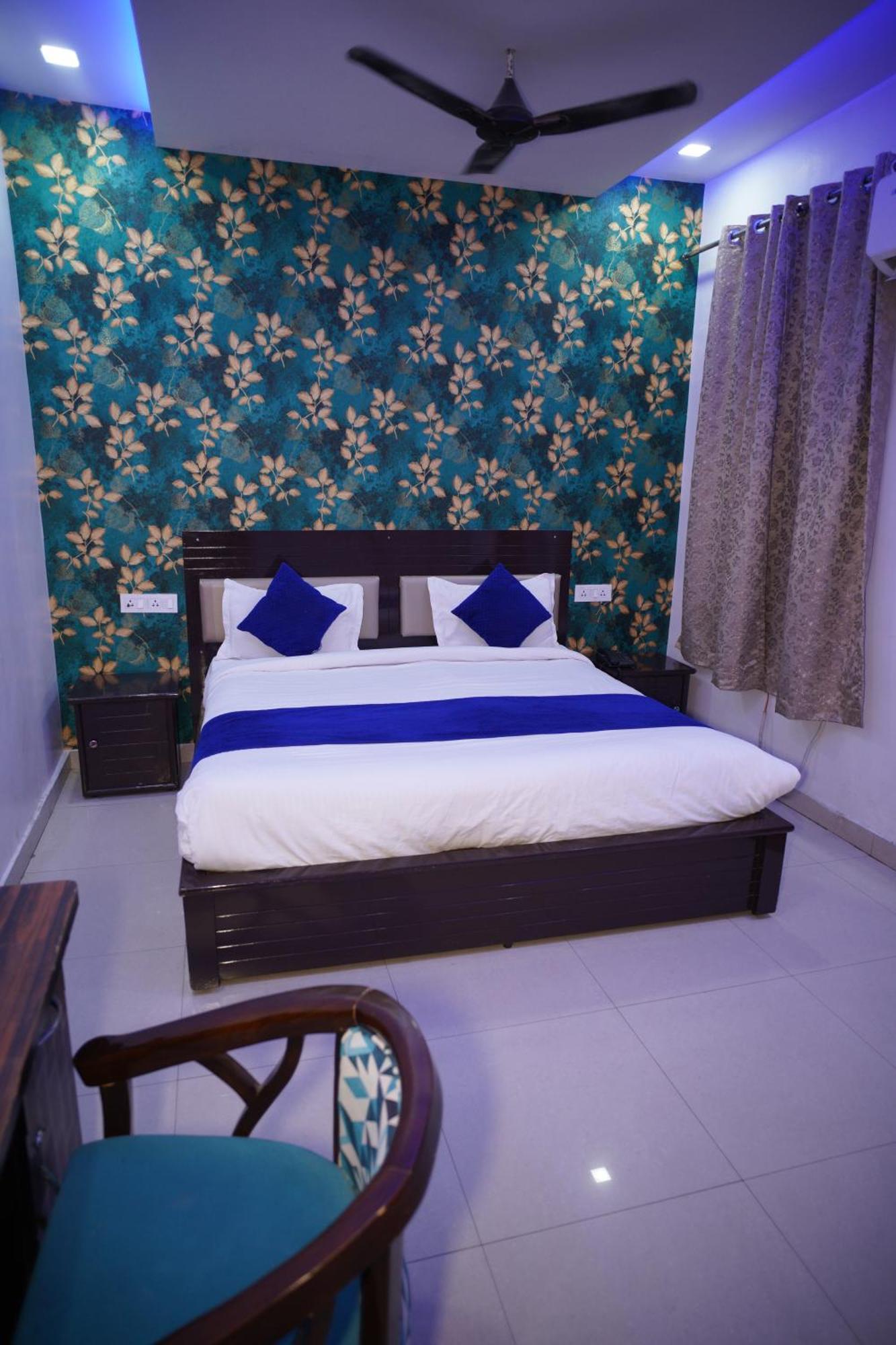 קאנפור Blue Sky Hotels And Banquet מראה חיצוני תמונה