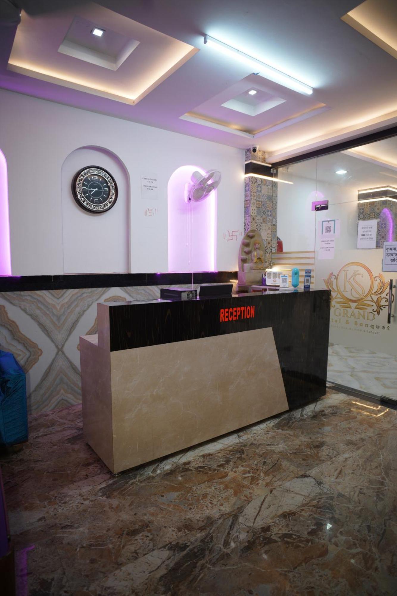 קאנפור Blue Sky Hotels And Banquet מראה חיצוני תמונה